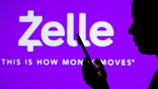 Zelle banking outage alert displayed on smartphone, symbolizing digital payment disruption
