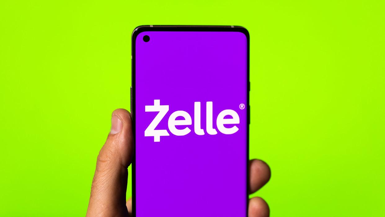 A smartphone displaying a Zelle outage notification – zelle outages