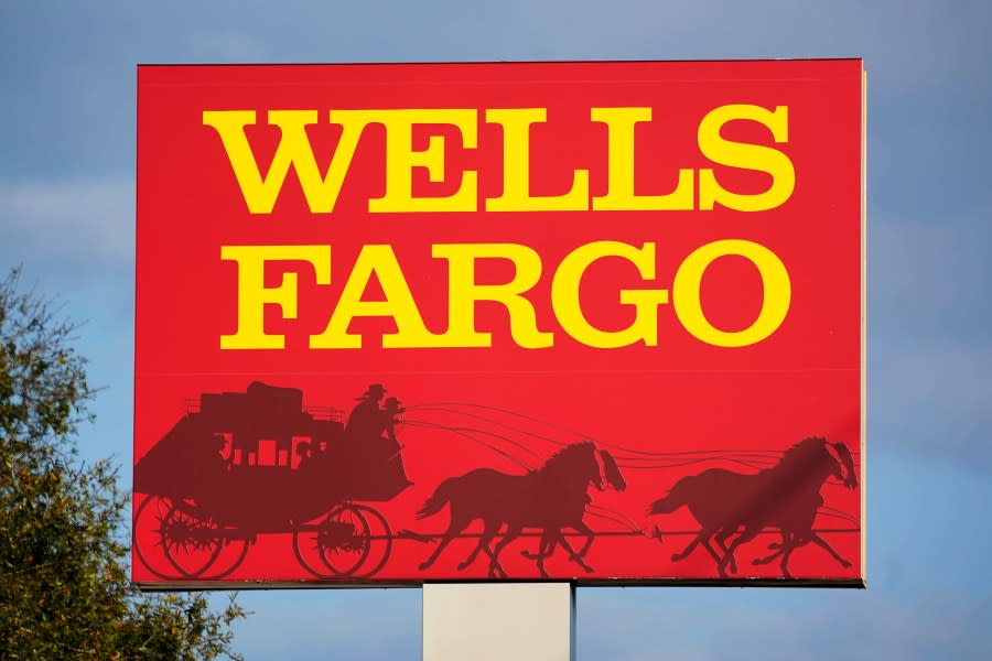 Downdetector interface showing real-time Wells Fargo outage reports